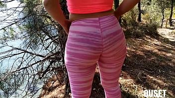 Sexo al aire libre con la mujer de mi mejor amigo! ella es una rubia de culo grande muy caliente!