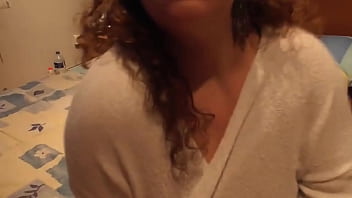 Voy a trabajar a una casa y la mujer me sale en lencería con tetas enormes (parte 1)