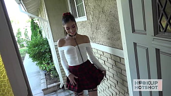 Kinky Beauty Emily Willis Is Getting A Facial & Some Gold Rain!