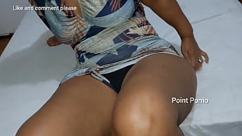 Minha madrasta me chamou no quarto dela pra conversar mas ela queria era dar os buracos que o marido dela não come