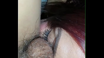 Madura chupa verga de joven.