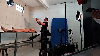 Gravação na enfermaria desativada de um hospital