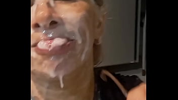 Os safados casados me fizeram isso, mas não quiseram mostrar nem os cacetes. Esperando outros safados com muita porra pra novas gozadas na minha boca, cara