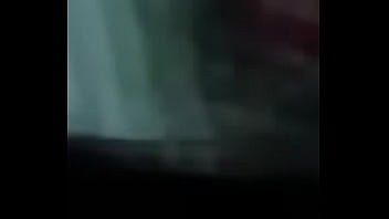 Espeniendo vecina distraída y con grande culo