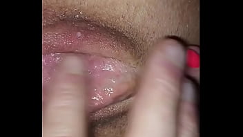 Onanere med dildo og får stort orgasme