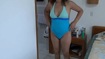 Beautiful mature woman masturbates before going out to the beach to show off and get cocks hard