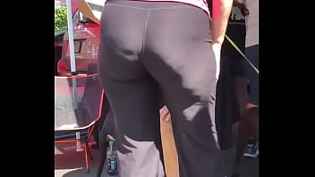 Señora mayor con ricas nalgas