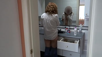 Stepmother accepts for the first time to show herself so that stepson masturbates and cums