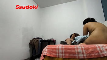 Mi mejor amiga se queda a dormir pero tiene pesadillas, asi que duerme conmigo en mi cama