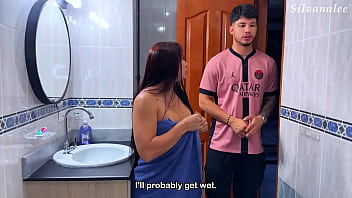 Hijastro con gran polla aprovecha que su madrastra está sola en casa - Danner Mendez / Silvana Lee