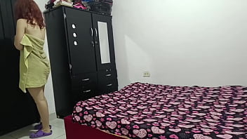 Amiga QUE ESTAS HACIENDO? nada amigo cuidado no digas nada porque estoy muy desnuda