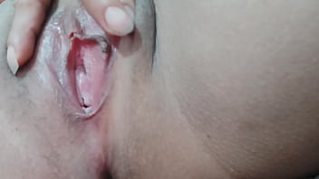 I'M STANDING NEXT TO THE CHRISTMAS TREE AND I'M STARTING TO HAVE FUN TOUCHING MY VAGINA AND CARESSING MY HOT CLITORIS. I'M A LADY WHO WANTS TO FUCK ON CHRISTMAS