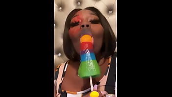 AMAZING BBW EBONY sucking DILDO