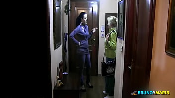 Maria y Cristina: Follada sin CONDON al Repartidor del Supermercado. Jódete Cabrón!!