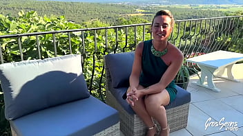 Pam, belle coquine, se fait détruire les orifices