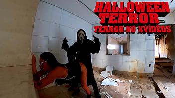 Linda BBW é fodida com força por intruso tarado no Halloween
