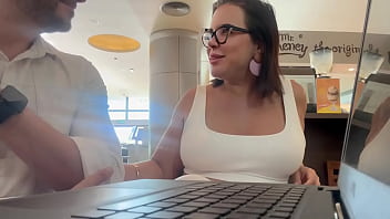 Ataquei a rola do corretor e mostrei que sou ótima pagadora ...de boquete