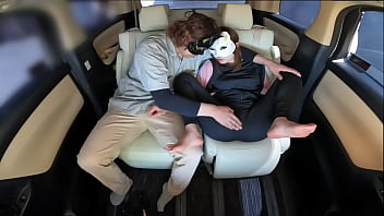 恥ずかしい格好で中出しセックス