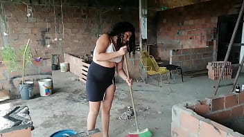 O a mi empleada para que me lama mi coño viejo