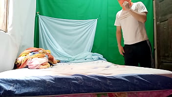 Mi padrastro esta de compras!! ven te invito para divertirnos... hagamos una pijamada con mascaras y pongamonos sucios - PORNO REAL CASERO