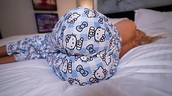 Step Mom Wakes up to Hard Cock of Step Son He helps MILF to cum quick Carry Light