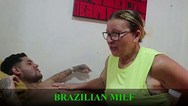 Novinho pagando o seu aluguel em troca teve que comer o cu da senhora dona da pensão (VIDEO COMPLETO NO RED/SHEER)