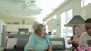 Kayla Kleevage Catches Bunny De La Cruz Sucking Rome Major’s BBC!