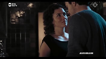 Katja Schuurman in Vlucht HS13 in s01e07 2016