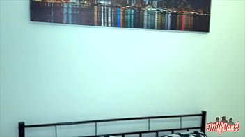 Vittoria, milf aux gros seins, se fait détruire par un chibre