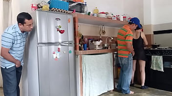 Sabes como me pongo cuando me tocas, debemos estar pendientes el cornudo nos observa.