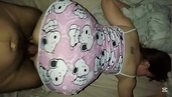 Culona tetona milf latina cuarentona vieja cachonda le gusta montar en la verga. casero