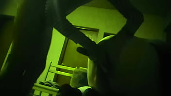 Lulú bien putona y morbosa gozando con un pepino penetrándola antes de pedir pija a los gritos por el culo (diálogos)