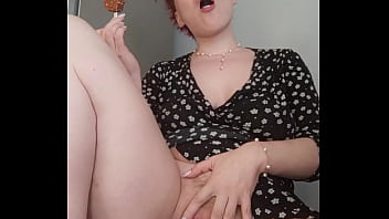 Sweet pussy of a hot MILF and ice cream