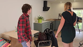 Cette semaine vidéos exceptionnel, scénario step-mom je visite l'appartement ...