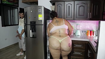 Hijastro espia su madrastra y todo sale mal