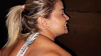 Night adventure with exhibitionism and fucking an ass until cum spurts between the train cars on the open-air railway with a lot of adrenaline. Vagninho e Luna Oliveira