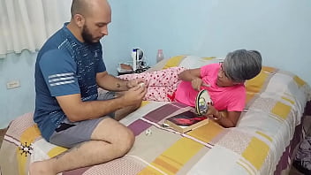 OOPS! Stepbrother games - porn in Spanish. They are naughty, they find a case in their parents' room and what they find is very funny.