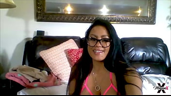 Maxine X Using Her Favorite Sex Toys To Masturbate Her Horny Pussyhole!