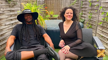 Stella et Pam, deux coquines se partageant une bite