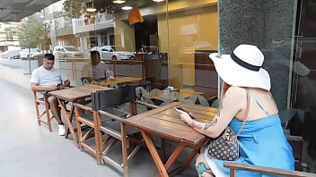 Lo vi en un bar sentado y me lo traje a casa para darle flor de cojida