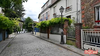 Emmy et ses énormes seins, se fait poutrer par deux bites