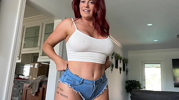 Milf tetona se coge al hijastro cuando estan solos en casa