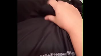 Le saco la leche a mi hermanastro