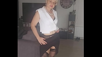 Que pense tu de ma tenu pour allez au travaille ? tu tiendrait la journée avant de...