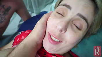 POV - MEU MARIDO LEVOU UM AMIGOU PARA ME COMER NO PELO! - POV - MY HUSBAND TOOK A FRIEND TO FUCK ME IN THE HAIR!