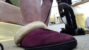 995 Vacuuming in slippers without panties