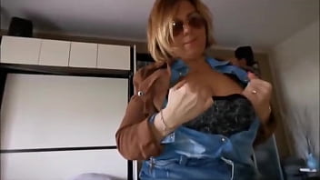 Scopata di teresa nel culo senza togliere i collant