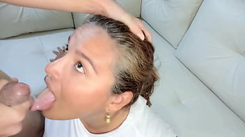 Dame Toda esa leche: 1,2,3 acabadas sobre el coño de Gina Halime