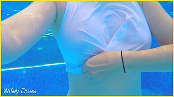 Wifey goes braless in the hotel pool