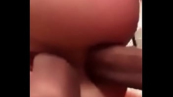 A casada e dois amigos na dupla penetração enquanto o corno assiste. A DP na buceta apertada e molhada e no cuzinho apertado.